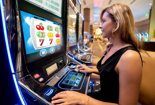 pakpoltoto mobile app interface showing slot games and sportsbook markets